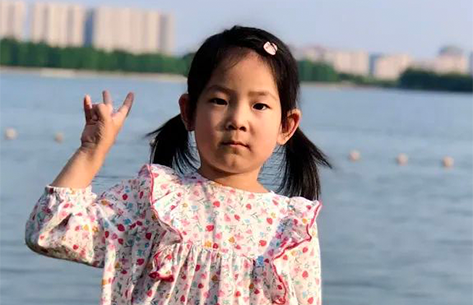 会员故事|独立勇敢小女孩-万知因